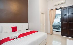 RedDoorz Syariah near Taman Air Mancur Bogor